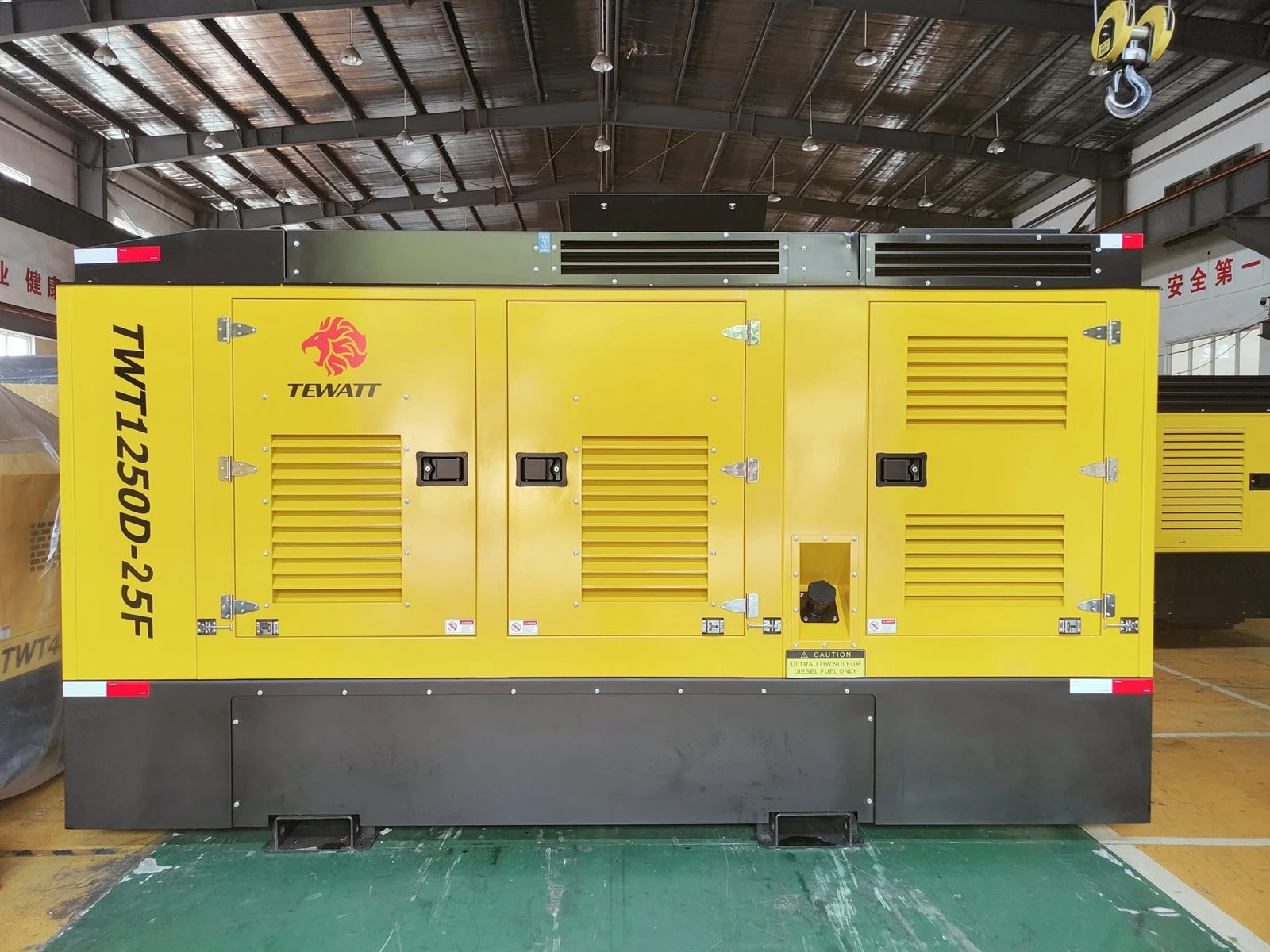 Воздушный компрессор TEWATT TWT1250D- 25F, созданный для радиоуправляемого бу...